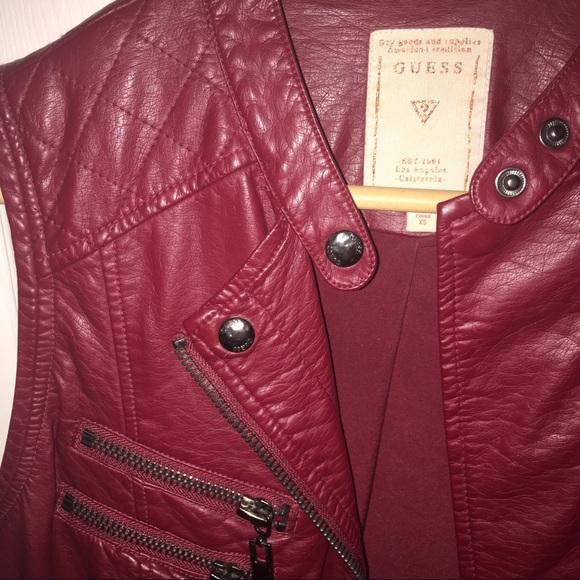 READ DESCRIPTION GUESS Red / Maroon Faux Leather Moto Vest
Size XS - Picture 3 of 7